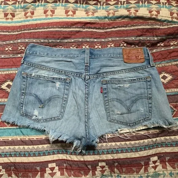 Vintage 501 Levi’s Cut Off Denim Shorts - Picture 6 of 6